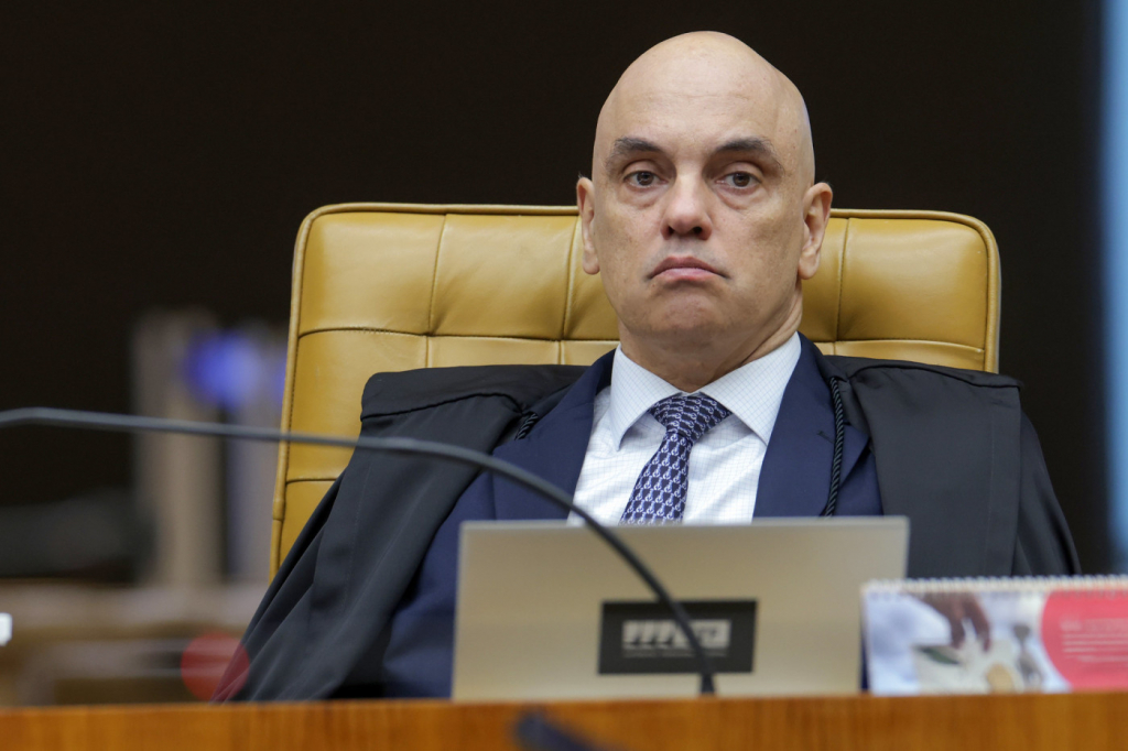 Retomada da Magnitsky contra Moraes só aguarda aval de Trump, dizem aliados de Flávio