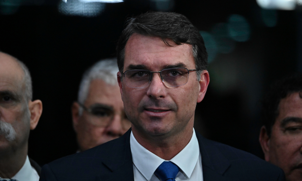 Decisão de Trump sobre PCC e CV fortalece Flávio e minimiza crise com Vorcaro, avaliam aliados
